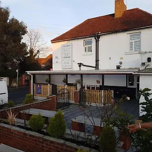Hotel Swan Inn, Heathrow Airport, Stanwell